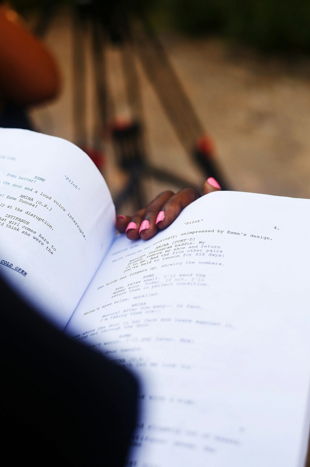singer reading fan letters